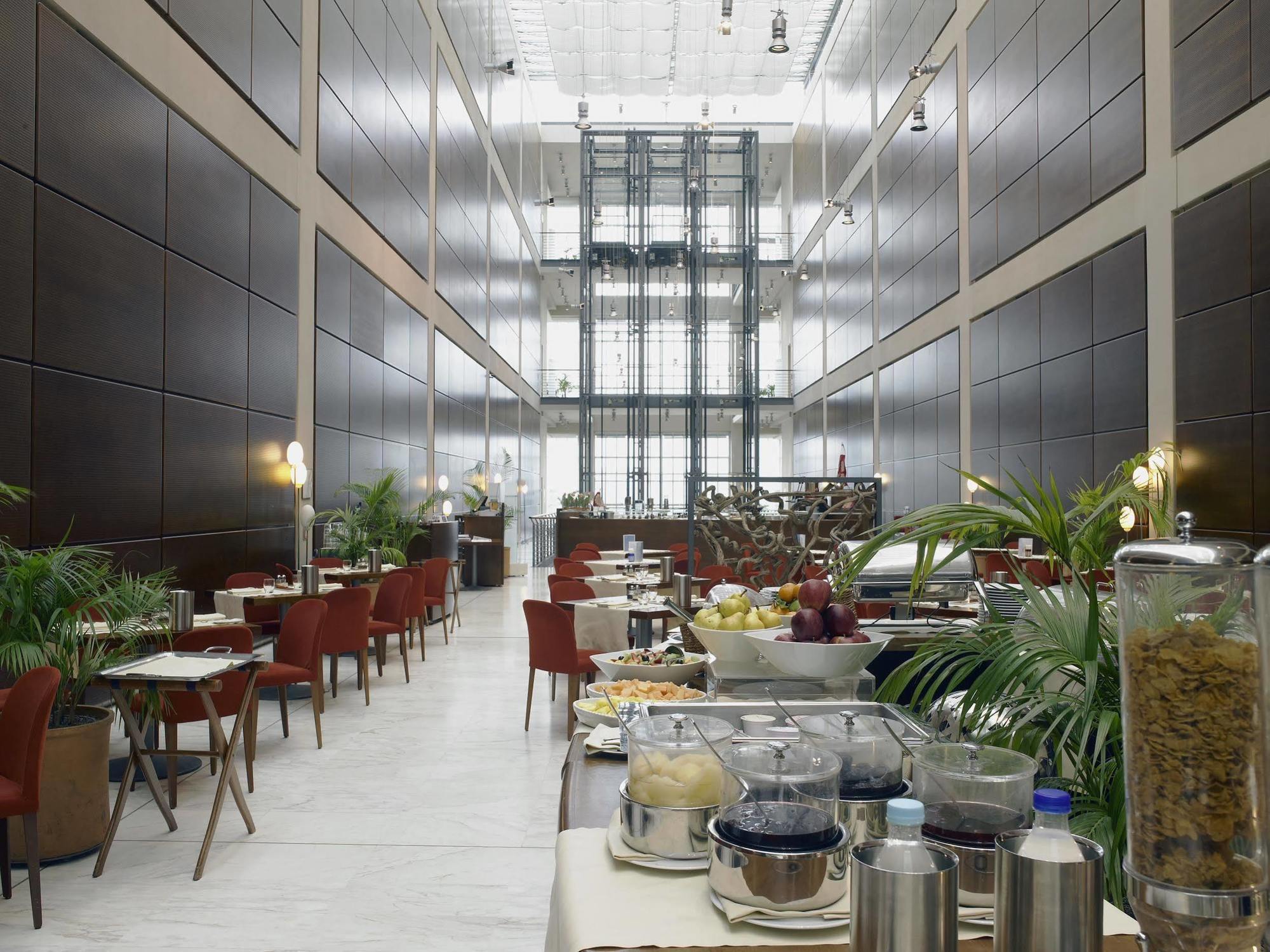 Doubletree By Hilton Turin Lingotto Hotel Exterior photo